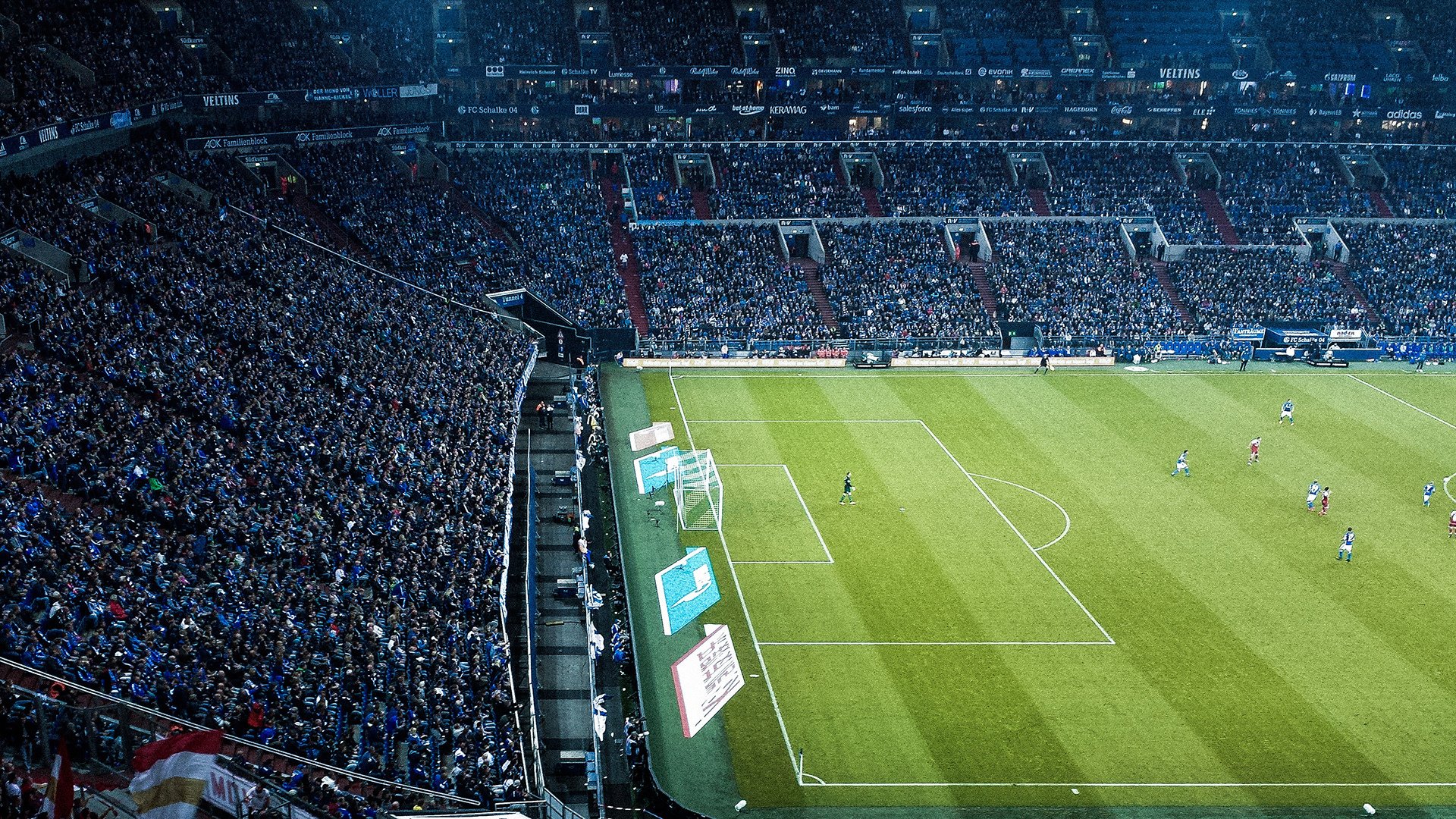 “高新体育中心网球赛:巅峰对决引爆全场热情”